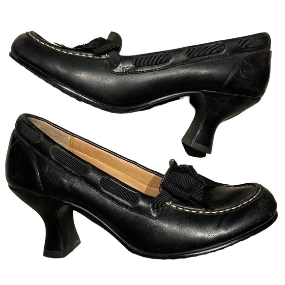NATURALIZER - Women’s Black Leather Slip On Heels - Picture 8 of 10
